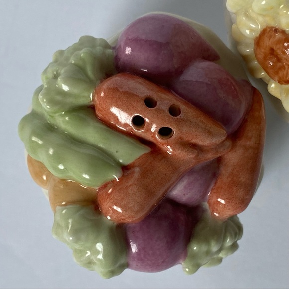 Vegetable Ceramic Salt & Pepper Shakers Ceramic EUC Sunflower Carrots Cabbages - Picture 12 of 13